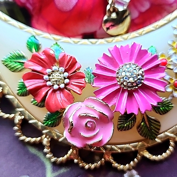 Betsey Johnson bib - Picture 4 of 4